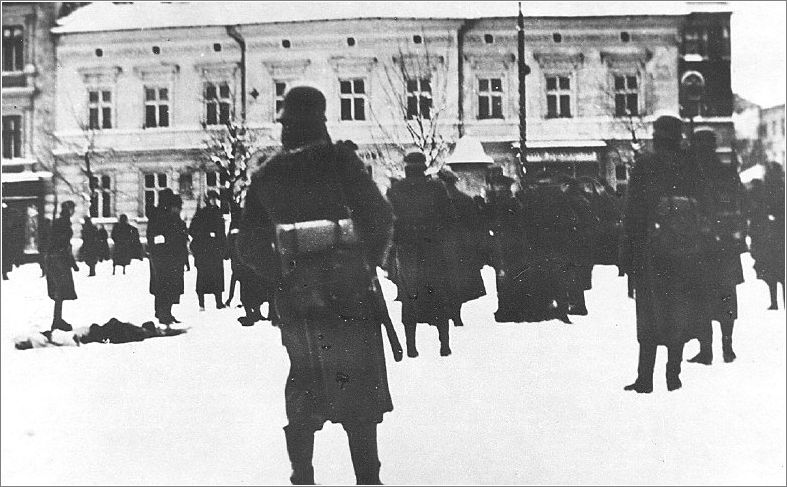 Round up of Jews in the Krakow ghetto